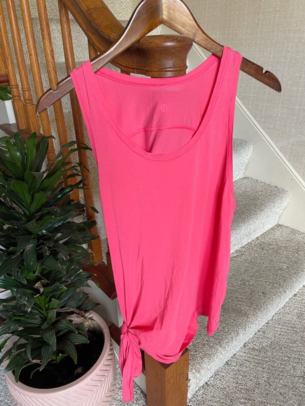 Lululemon to The Point Women's Pink Knot-Hem Tank Top